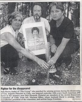 Recorte de prensa "Figther for the dissapeared"