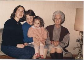 4 generaciones de hijas mayores