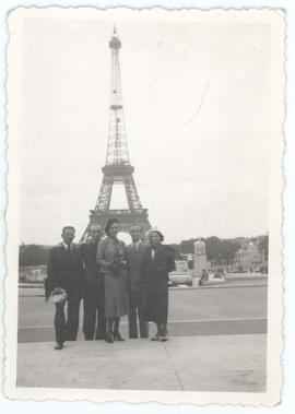 Grupo en Torre Eiffel