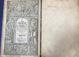 Libro de rezos en hebreo